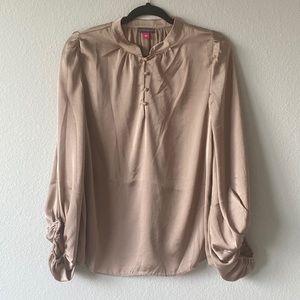 Vince Camuto silk-like blouse ✨